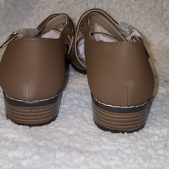 Journee Collection Taupe Straped Flats - Picture 7 of 9
